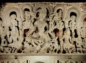 Latei met hindoeïstische drie-eenheid, uit Waranal, Andhra Pradesh, Kakatiya-dynastie