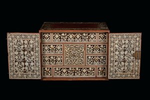 Mughal kabinet, Gujarat of Sindh, West-India door Indian School