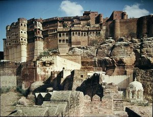 Zicht op het Mehrangarh Fort, gebouwd in 1459 door Indian School