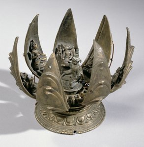 Vishnu met de lotus omringd door zijn incarnaties op de scharnierende bloembladen, Oost-India, ca. 1200 (brons)