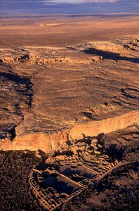 Diep in de afgelegen woestijnen van noordwestelijk New Mexico liggen de uitgebreide ruïnes van de...