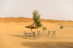 Woestijnscènes nabij een hotel in Erg Chebbi, Merzouga, Marokko