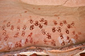 Rotstekeningen van de Anasazi en andere pueblo-bewonende vroege bewoners van de Four Corners door Ira Block