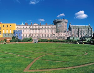 Dublin Castle, uitzicht vanuit de tuinen door Irish School