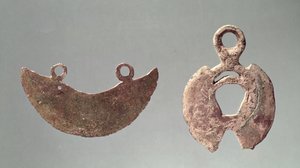 Twee scheermessen, uit de Hallstatt-begraafplaats (brons)