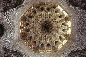 Plafond van de Hal van de Abencerrajes door Islamic School