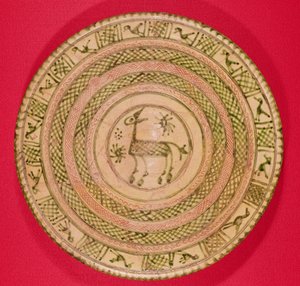 Schaal versierd met een ezel, uit Iran, Seljuk Periode, 12e-13e eeuw door Islamic School