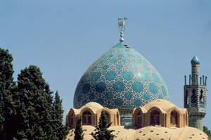 Turquoise betegelde koepel van het Mausoleum van Shah Nematollah Vali, gebouwd tussen 1330-1430 door Islamic School