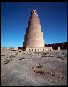 Zicht op de Grote Moskee en zijn minaret, de Malwiya-toren, 847-852