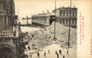 Instorting van de Campanile van San Marco, Venetië, 14 juli 1902 door Italian Photographer