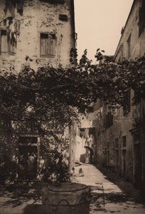 Corte Dolfin a Castello, 1892 door Italian Photographer