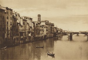 Florence: Een uitzicht op de Arno met de S Trinita brug