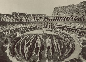 Flavisch Amfitheater of Colosseum met de nieuwe opgravingen door Italian Photographer