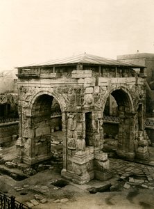 Marcus Aurelius boog na restauraties, Tripoli, Libië door Italian Photographer