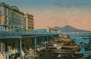 Napels - uitzicht op het Grand Hotel Santa Lucia en de Vesuvius