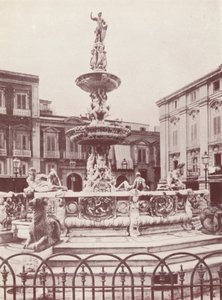 Sicilië: Een fontein in Messina (z/w foto) door Italian Photographer