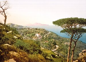 Uitzicht op Vesuvius over de Baai van Napels, 1890-1900 door Italian Photographer