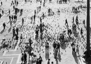 Uitzicht op de menigte op Piazza San Marco, Venetië, ca. 1965