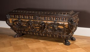 Cassone (gesneden en verguld walnoot)