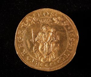 Munt van de Republiek Genua: 25 gouden doppie munt. Diam. 52,5 mm. 1694. Achterkant. Genua Musei di Strada Nuova (inv. 6457)