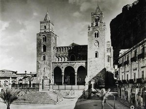 Exterieur van de Duomo, begonnen in 1131 door Koning Roger II (overleden 1154) van Sicilië door Italian School