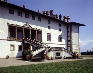 Gevel van Villa Medicea, genaamd de Ferdinanda of de villa van de honderd schoorstenen in Artimino