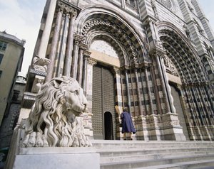 Gevel van de Kathedraal van San Lorenzo door Italian School