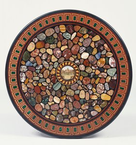 Italiaanse specimen marmeren ronde tafelblad gecentreerd rond een micro mozaïek van het Sint-Pietersplein, Rome