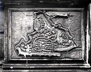 Reliëfkaart van de Kerkgevel die de Vestingstad Modon toont tijdens de Candiaanse Oorlog 1645-69 tussen de Venetianen en de Turken, in opdracht van de Barbaro Familie door Italian School