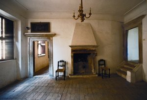 Kamer met open haard in het geboortehuis van Raphael