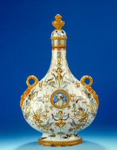 Vaas in de vorm van een kalebas in majolica (maiolica) gemaakt in de faiencefabrieken van Fontana in Urbino in Italië 1570-1580 Parijs, Musee du Petro Palais