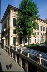 Uitzicht op het Palazzo Bianco (of Paleis van Luca Grimaldi) gebouwd in 1530 en 1540 in Genua, Italië door Italian School