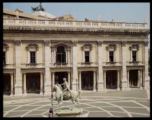 Uitzicht op het Palazzo Nuovo en het ruiterstandbeeld van Marcus Aurelius door Italian School