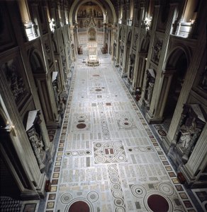 Uitzicht op het centrale schip van de Sint-Jan van Lateranen