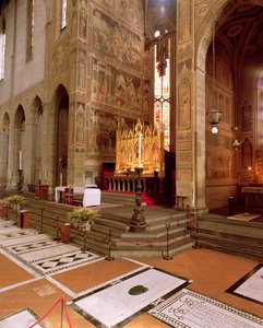 Zicht op de apsis van de kerk
