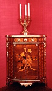 Hoekkast, een van een paar door J.F. Oeben, Parijs, ca. 1760-62