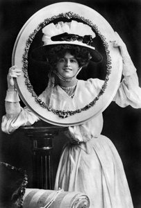 Marie Studholme, Engelse actrice, 1904
