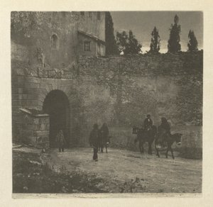 Camera Work: Een poort - Segovia, 1914 door J. Craig Annan