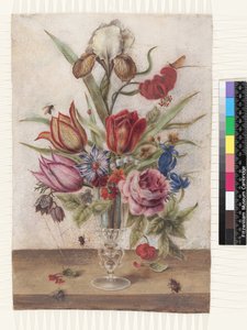 Venetiaans glas met tulpen, rozen, anemonen, gentiaan, kievitsbloem, iris varigat, lilium chalcedonicum, meikever, meivlieg, lelietje-van-dalen en primula