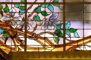 Nancy, Art Nouveau, La verriere aux Clematites (detail), Glas-in-lood door Jacques Gruber, bij Credit Lyonnais, rue St Georges door Jacques Gruber