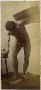 Studie van een mannelijk naaktmodel, staand gebogen met zwaard en schild in de handen door Jacques Lalaing (attributed to)