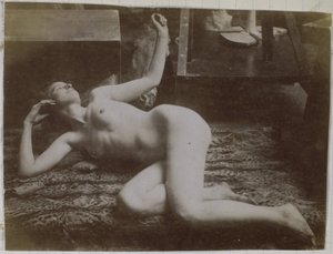 Studie van een vrouwelijk naaktmodel, liggend op een tijgervel door Jacques Lalaing (attributed to)