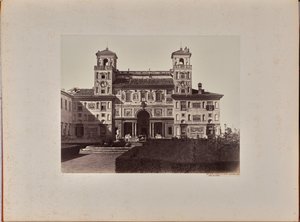 Villa Medici; de gevel met uitzicht op de tuin, nu de Académie de France door James Anderson