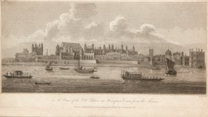 Een uitzicht op het oude paleis van Hampton Court vanaf de Theems