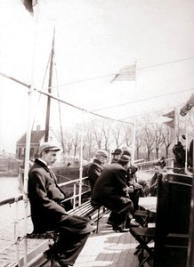 Bootpassagiers, Broek, Nederland, 1898