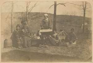 Albumineafdruk van tot slaaf gemaakte vrouwen en hun kinderen nabij Alexandrië..., 2 dec 1861 tot 10 mrt 1862 door James E. Larkin