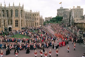 Koningin Elizabeth, Prins Philip presideren in St. George