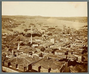 “De Bosporus” [Istanbul. Panorama van de stad - uitzicht in de richting van de Bosporus] door James Robertson