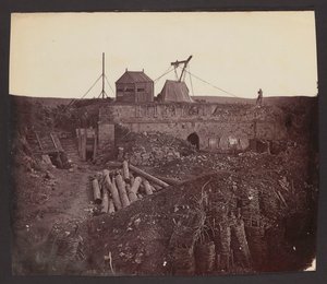 „Overblijfselen van de Malakoff-toren“. [Krimoorlog. Ruïnes van het fort Malakoff met geschutstelling, na de verovering van Sebastopol door Franse, Britse en Turkse troepen] door James Robertson