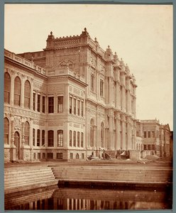 Istanboel. Dolmabahçepaleis [Dolmabahçe Sarayı] door James Robertson